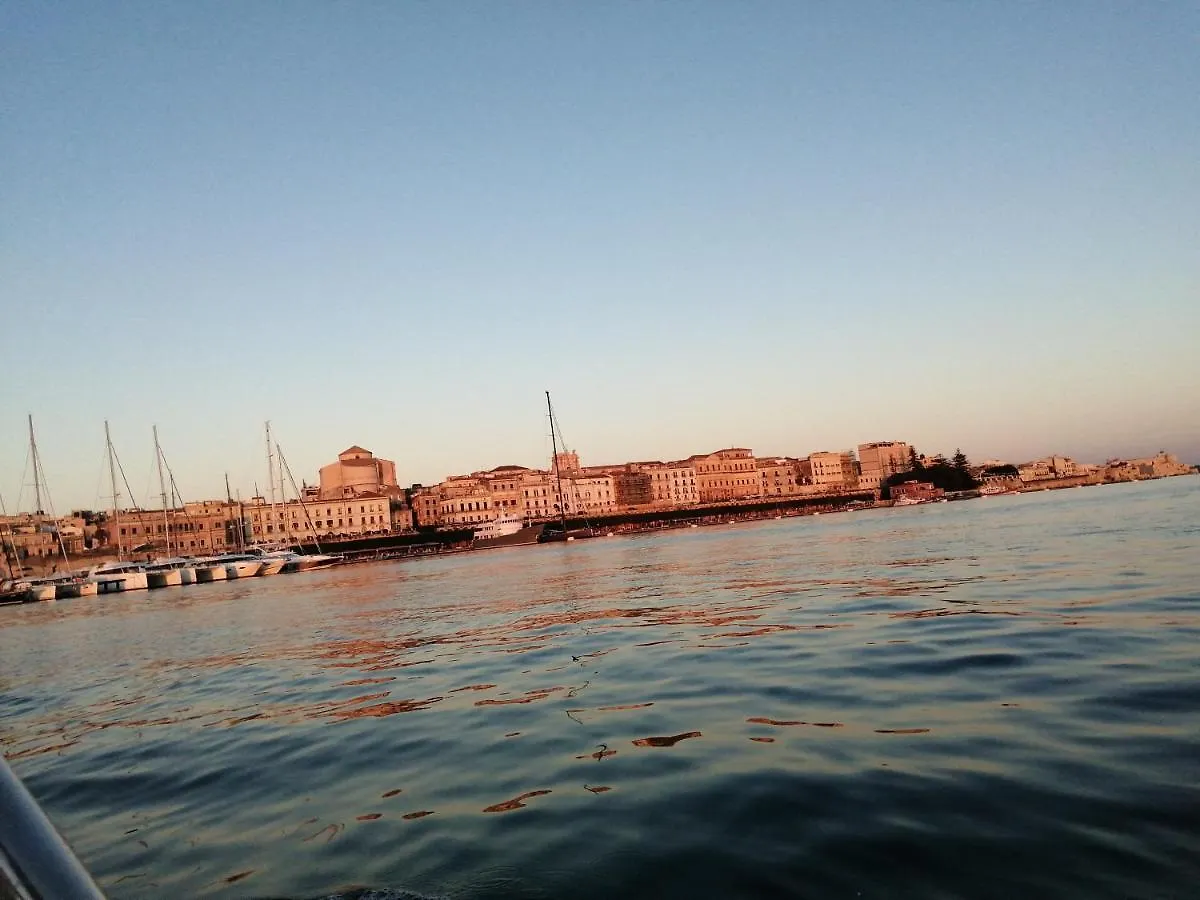 Siracusa,Tra Ortigia E Il Mare Syracuse Italie